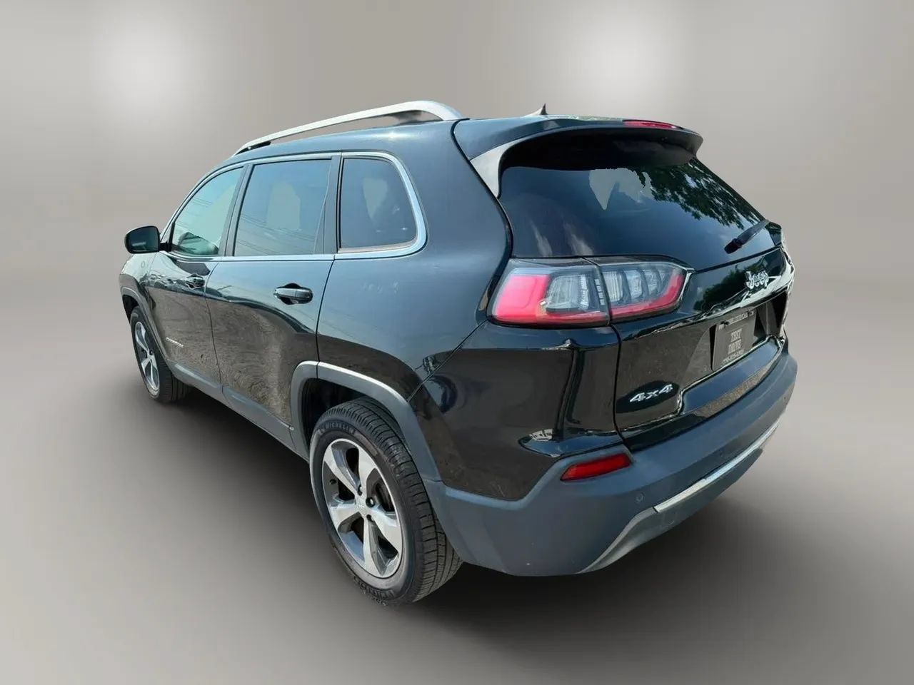 Used 2019 Jeep Cherokee Limited w/ Luxury Group AWD/4WD image 9