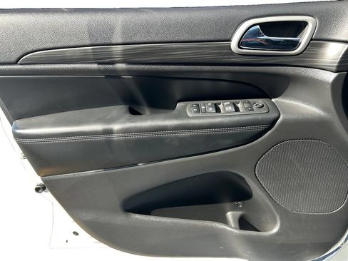 Used 2022 Jeep Grand Cherokee Laredo X AWD/4WD image 18