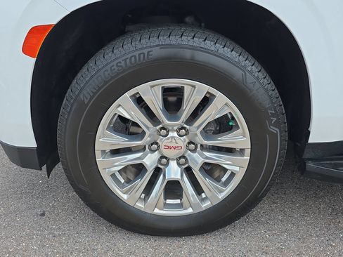Used 2021 GMC Yukon XL Denali AWD/4WD image 9
