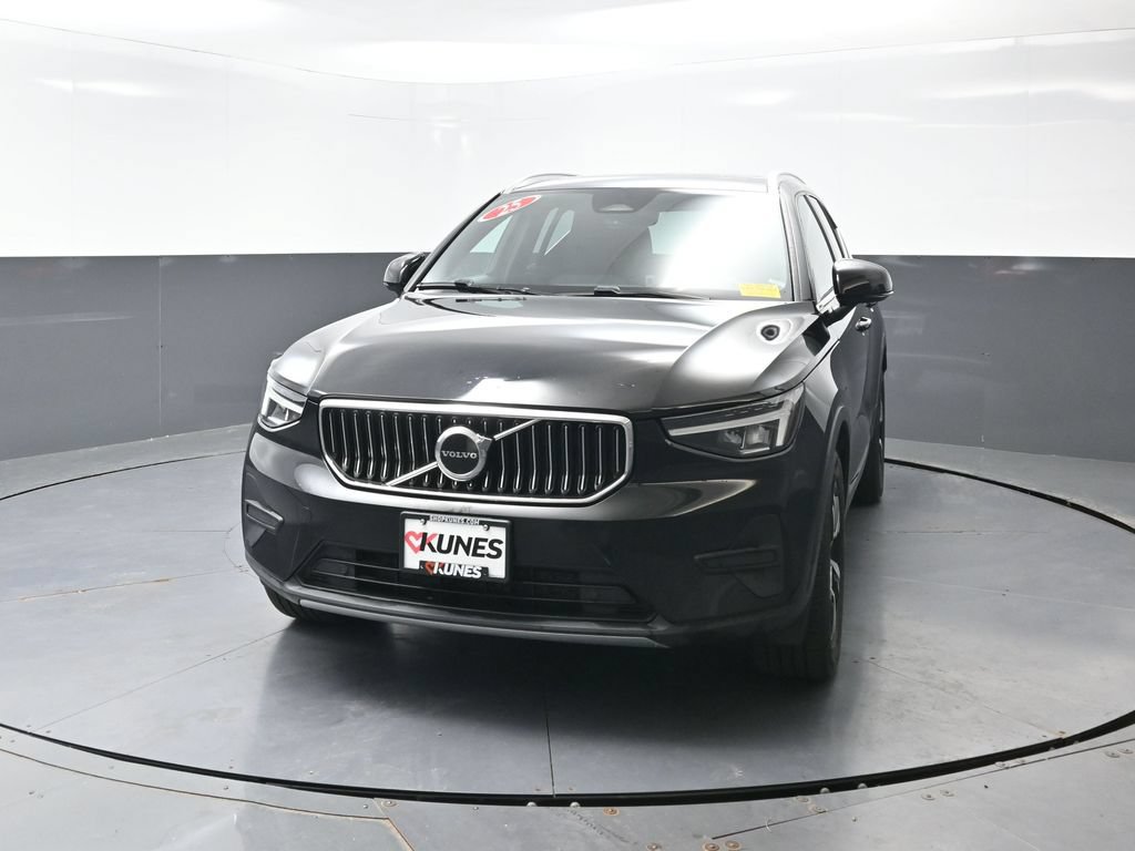 Used 2025 Volvo XC40 B5 Core AWD/4WD image 6