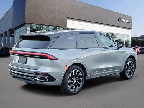 Used 2024 Lincoln Nautilus Reserve image 2