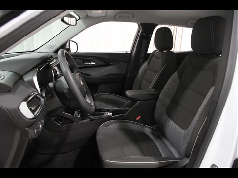 Certified 2023 Chevrolet TrailBlazer LT w/ Convenience Package FWD image 5