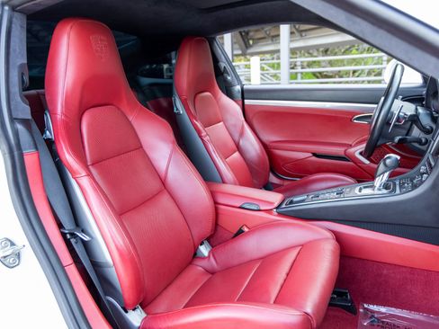 Used 2016 Porsche 911 Turbo image 48