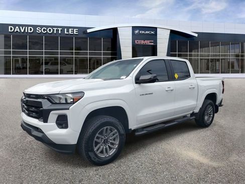 Used 2024 Chevrolet Colorado LT w/ LT Convenience Package II RWD image 2
