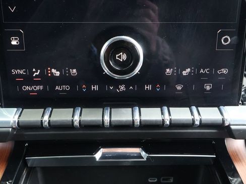 Used 2025 GMC Yukon Denali AWD/4WD image 22