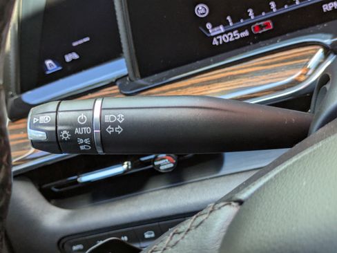 Used 2022 Cadillac Escalade Luxury image 19