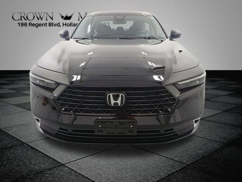 Used 2023 Honda Accord Touring image 2