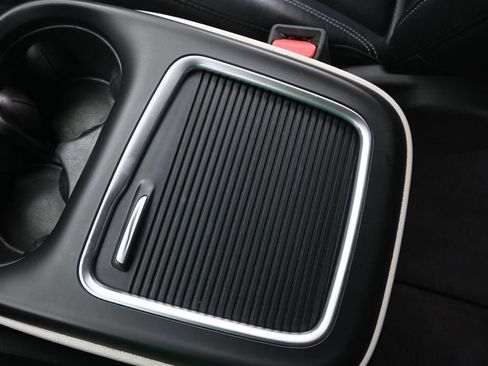 Used 2022 Chrysler Pacifica Touring-L FWD image 32