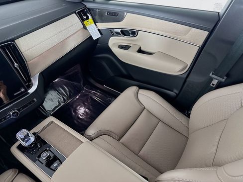 New 2026 Volvo XC90 T8 Ultra w/ Protection Package Premier AWD/4WD image 25
