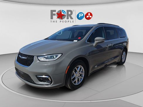 Used 2022 Chrysler Pacifica Touring-L FWD image 1