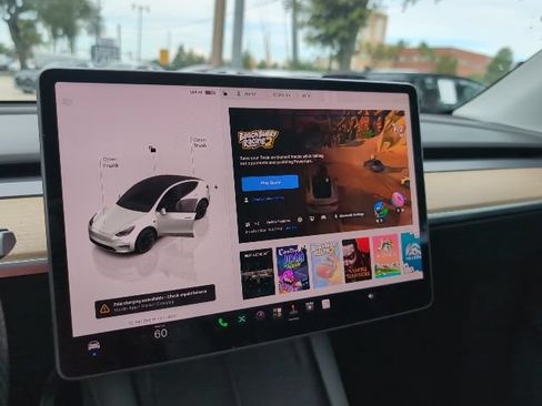Used 2022 Tesla Model Y Long Range AWD/4WD image 17