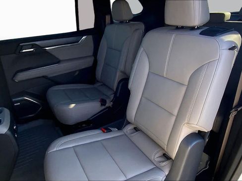 Used 2026 GMC Acadia Elevation w/ Black Edition FWD image 21