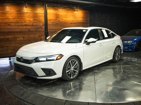 Used 2023 Honda Civic Touring image 2