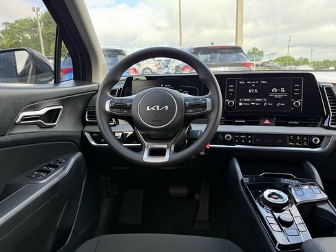New 2025 Kia Sportage LX image 10