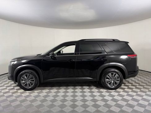 Used 2025 Nissan Pathfinder SV FWD image 8