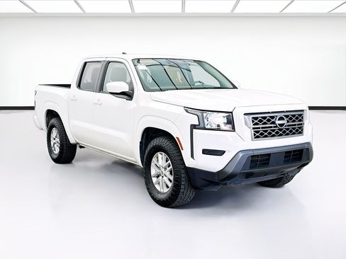 Used 2023 Nissan Frontier SV RWD image 3