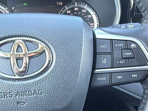 Used 2024 Toyota Highlander XLE image 23