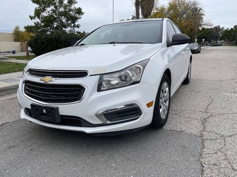 Used 2015 Chevrolet Cruze LS image 3