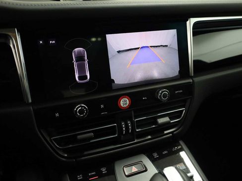 Certified 2025 Porsche Macan Turbo image 34