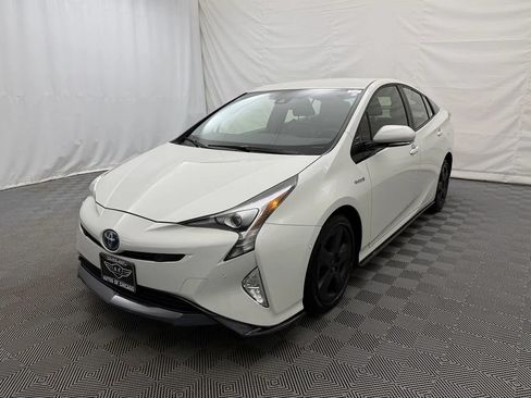 Used 2018 Toyota Prius Three Touring w/ Appearance Package FWD image 2