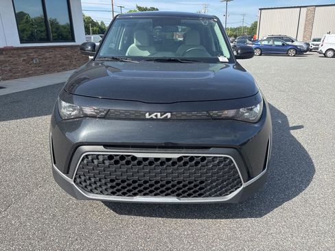 Used 2025 Kia Soul LX w/ LX Technology Package FWD image 10