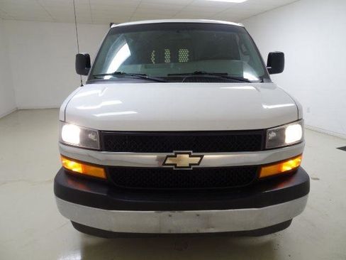 Used 2018 Chevrolet Express 2500 w/ Driver Convenience Package RWD image 2