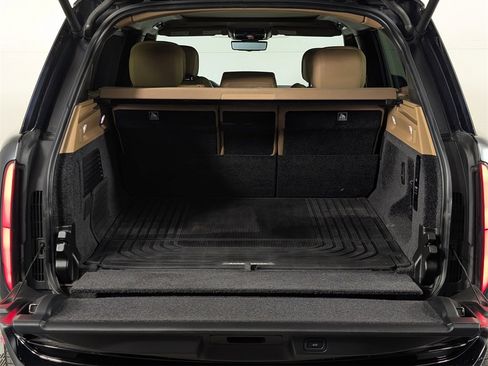 Used 2023 Land Rover Range Rover Long Wheelbase Autobiography image 7