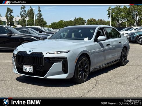 Used 2025 BMW i7 xDrive60 AWD/4WD image 1