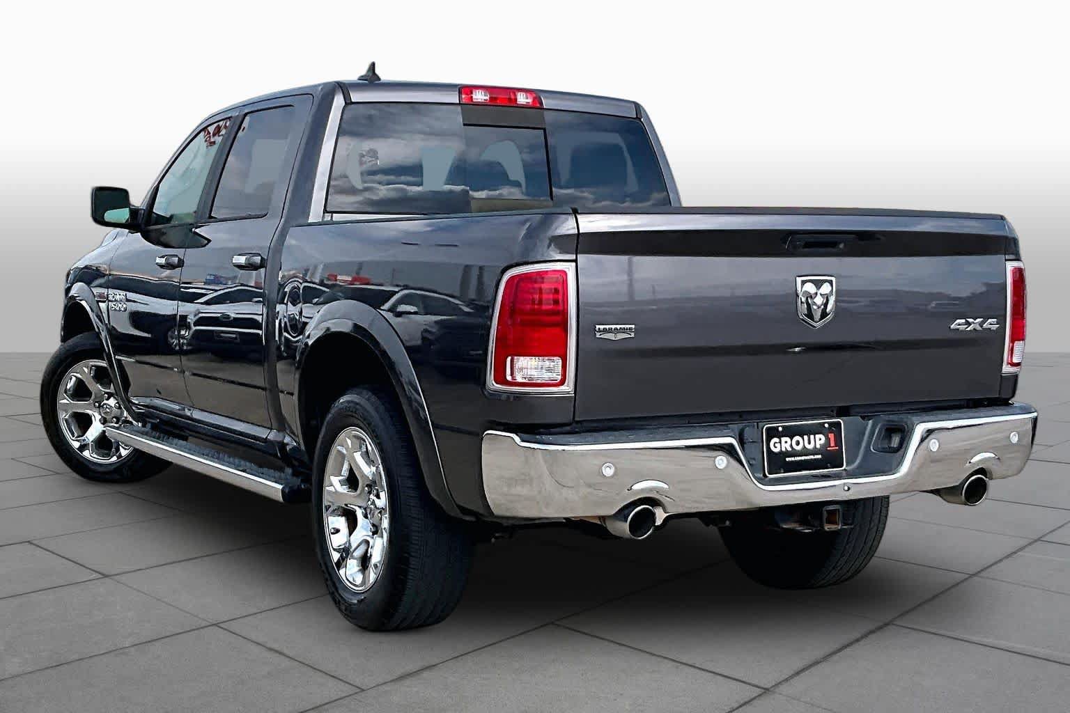 Used 2018 RAM 1500 Laramie w/ Convenience Group AWD/4WD image 12