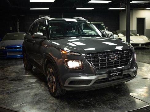 Used 2024 Hyundai Venue SEL FWD image 5