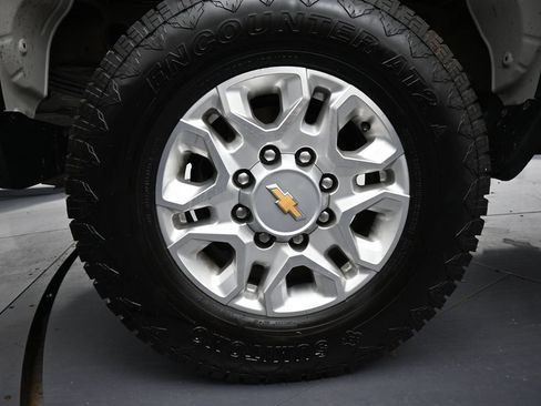 Used 2023 Chevrolet Silverado 2500 LT AWD/4WD image 33