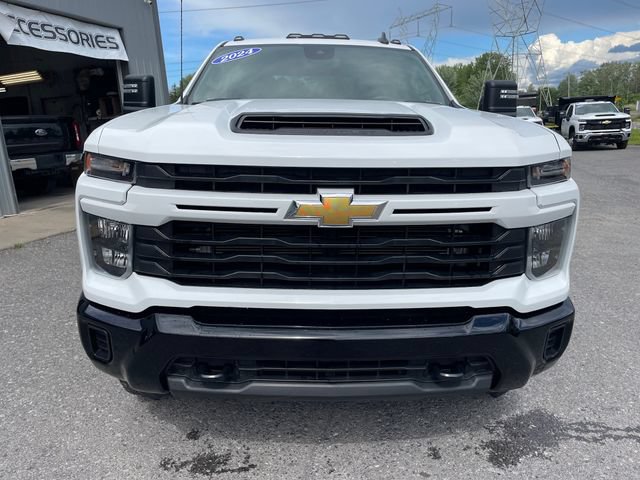Used 2024 Chevrolet Silverado 2500 Custom w/ Custom Value Package AWD/4WD image 2
