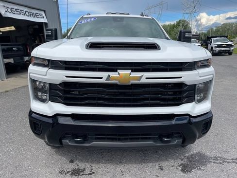 Used 2024 Chevrolet Silverado 2500 Custom w/ Custom Value Package AWD/4WD image 2