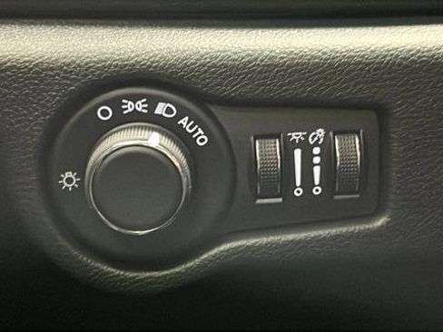 New 2026 Chrysler Voyager LX image 37