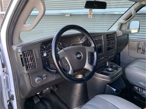 Used 2018 Chevrolet Express 2500 w/ Driver Convenience Package image 29