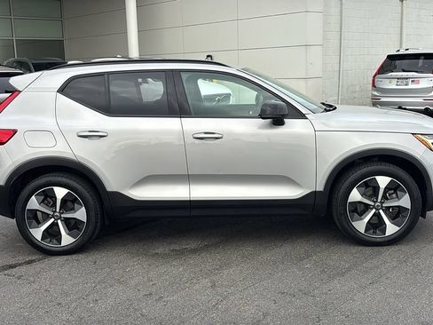 Certified 2025 Volvo XC40 B5 Plus AWD/4WD image 28