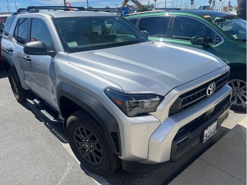 Used 2025 Toyota 4Runner SR5 AWD/4WD image 3