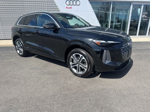 Certified 2025 Audi Q5 Premium w/ Convenience Package AWD/4WD image 2