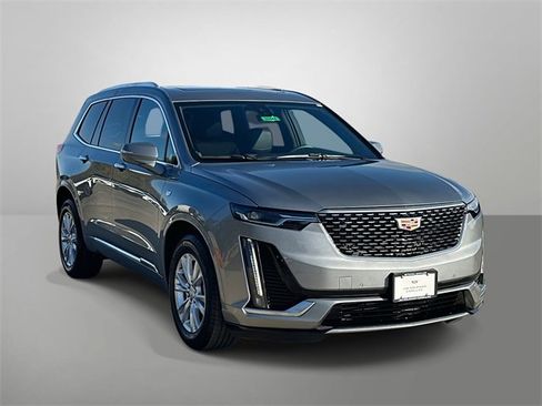 Used 2025 Cadillac XT6 Luxury image 25
