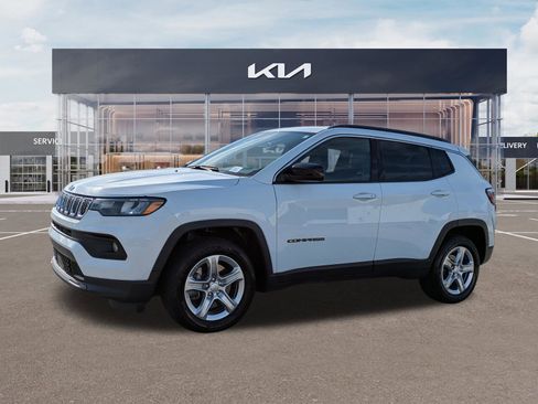 Used 2024 Jeep Compass Latitude image 6