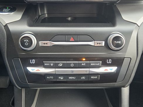 Used 2020 Ford Explorer XLT image 14