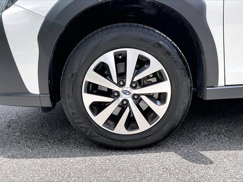 Used 2025 Subaru Outback AWD/4WD image 35