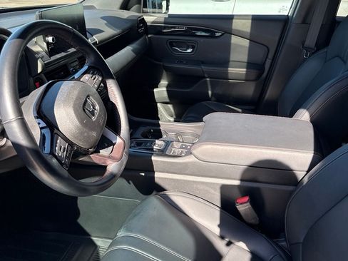 Used 2023 Honda Pilot TrailSport image 8