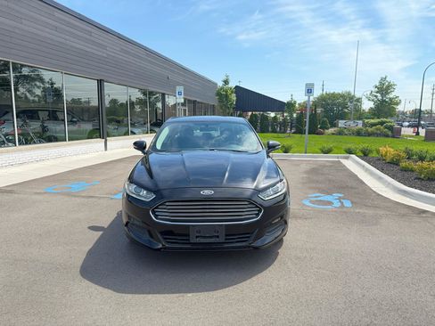 Used 2016 Ford Fusion SE FWD image 2