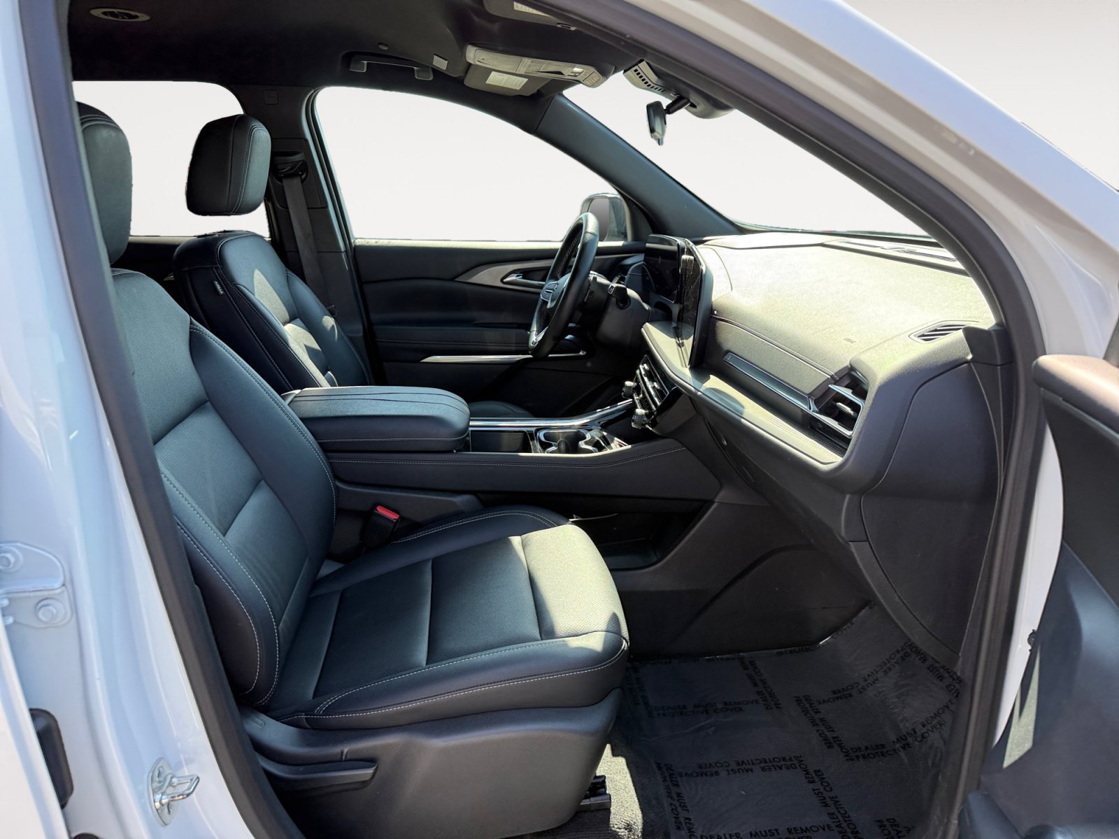 Used 2025 Chevrolet Traverse LT FWD image 19