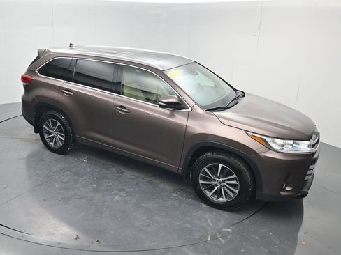 Used 2017 Toyota Highlander XLE image 54