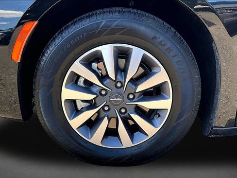 Used 2023 Chrysler Pacifica Touring-L FWD image 31