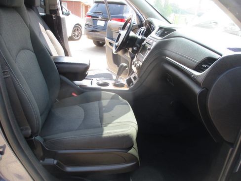 Used 2014 Chevrolet Traverse LT w/ LPO, 'HIT The Road' Package image 33