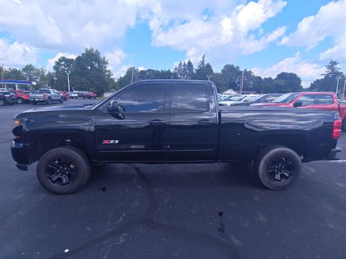 Used 2018 Chevrolet Silverado 1500 LT w/ Midnight Edition AWD/4WD image 1