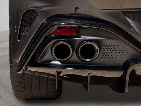 Used 2025 Aston Martin V8 Vantage Coupe image 40